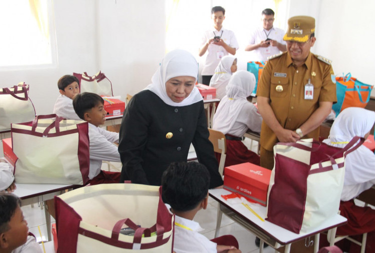 Khofifah Tinjau Hari Pertama Masuk Sekolah Siswa Sekolah Rakyat di Probolinggo