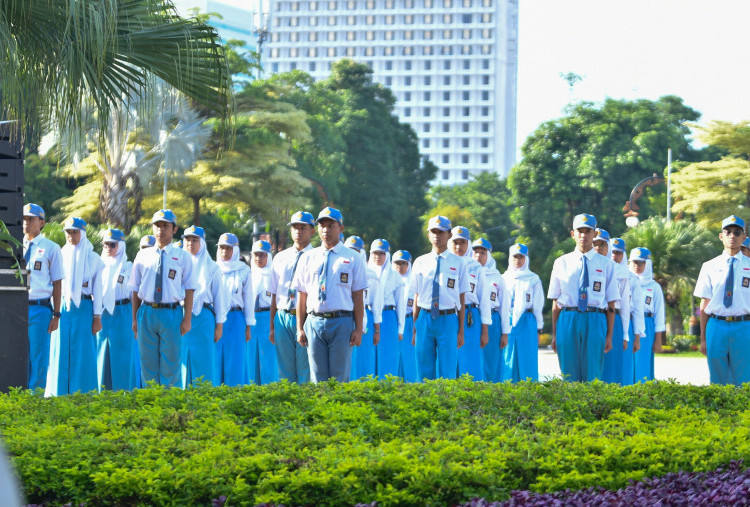 Mendikdasmen Terbitkan Surat Edaran, Wajib Upacara Setiap Senin, Ikrar Pelajar Hingga Lagu Rukun Teman