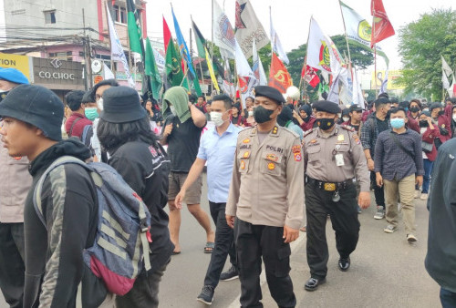 Massa Demo 'Long March' dari UIN Hingga Alun-Alun Kota Serang, Polisi:  Berjalan Aman