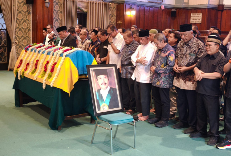 Prof. Soehartono Guru Besar FK Unair Bidang Obstetri dan Ginekologi Meninggal Dunia di Usia 80 Tahun