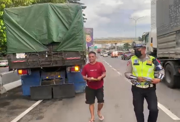Truk Sumbu 3 Ditindak di Tol JORR saat Arus Balik Lebaran 2026, Polisi Berlakukan Putar Balik