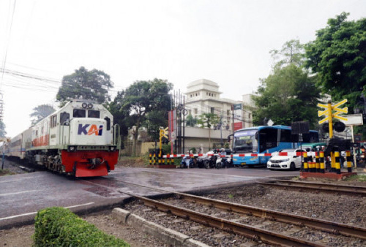 2 Orang Tewas Tertemper KA Parahyangan di Karawang, 2 Perjalanan Kereta Jadi Terlambat