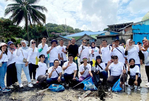 Pegadaian Ikut Bersih-bersih Pantai Melawai Balikpapan Melalui BUMN Environmental Movement