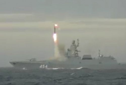 Militer Rusia Bombardir Seluruh Zona Wilayah Ukraina, 5 Kapal Induk Dikerahkan!