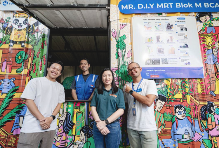 Peringati Hari Bumi, MR.D.I.Y. Indonesia Hadirkan Waste Station di Jantung Transportasi Publik Jakarta