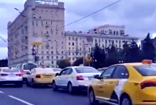 Serangan Balik: Taksi Online Rusia Kena Hack, Ratusan Pengemudi Menuju Alamat Sama