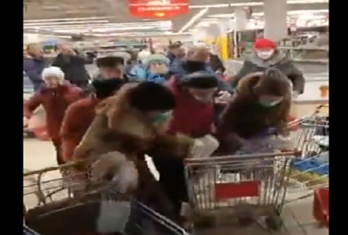 Demi Dapatkan Gula, Warga Rusia Rela Saling Sikut Satu Sama Lain di Supermarket