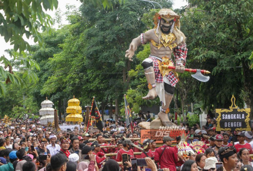 Pawai Ogoh-Ogoh Sambut Hari Raya Nyepi di Surabaya