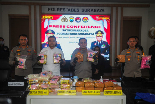 Polrestabes Surabaya Tangkap Dua Orang Kurir Pembawa 40 Kilogram Sabu