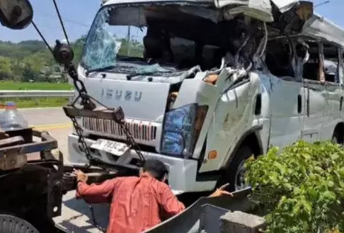 4 Santri dan Pengasuhnya Tewas Kecelakaan Minibus Elf di Tol Ungaran Semarang 