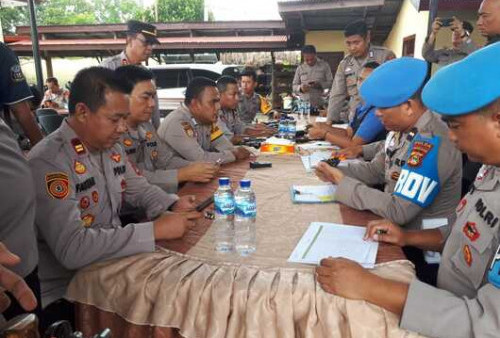 Tim Supervisi Birolog Polda Sumsel Periksa Senpi dan Amunisi Personel Polres Mura dan Polsek Jajaran