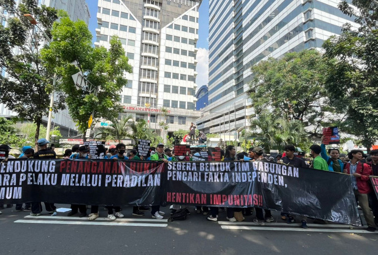 Gelar Aksi di MK, Aktivis Mahasiswa Desak Penyiram Air Keras Andrie Yunus Diseret ke Peradilan Umum