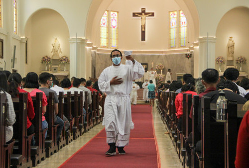 Misa Gereja Katedral Surabaya: Hidupkan Spirit Paskah dalam Keluarga