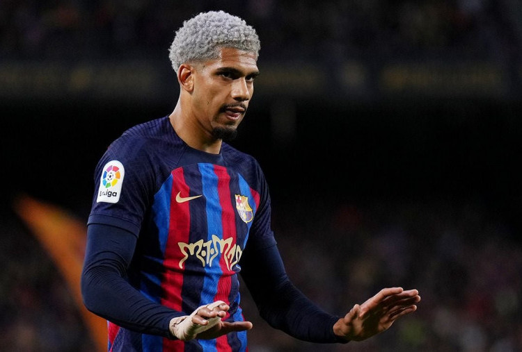 Kejutan! Liverpool Diam-Diam Dapatkan Ronald Araujo dari Barcelona