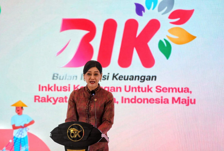 Sementara itu Kepala Eksekutif Pengawas Perilaku Pelaku Usaha Jasa Keuangan, Edukasi, dan Pelindungan Konsumen OJK, Friderica Widyasari Dewi, menekankan pentingnya prinsip No One Left Behind dalam seluruh program edukasi keuangan.
 
“Peningkatan literasi dan inklusi keuangan bukan hanya soal angka, melainkan tentang meningkatkan kesejahteraan masyarakat, bangsa, dan negara. Dalam setiap program literasi dan inklusi keuangan, tidak boleh ada satu pun kelompok masyarakat yang tertinggal,” ujar Friderica saat menyampaikan sambutan .
 
Ia juga menyampaikan tiga pesan penting bagi seluruh pemangku kepentingan, yang meliputi edukasi keuangan yang tepat sasaran, inklusi keuangan yang bertanggung jawab dan berkelanjutan, serta sinergi dan kolaborasi yang harus terus diperkuat, terutama dengan pemerintah daerah.
Friderica menyampaikan selama BIK 2025 telah digelar 5.182 kegiatan literasi dan inklusi keuangan di seluruh Indonesia;
Diikuti 10.874.634 peserta edukasi keuangan . (meningkat 67,87 persen dibandingkan tahun sebelumnya) 
Foto : Boy Slamet-Harian Disway