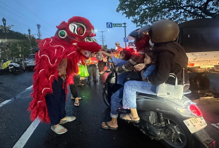 PSMTI Sidoarjo dan Vihara Dharma Bakti Bagi 500 Takjil untuk Masyarakat