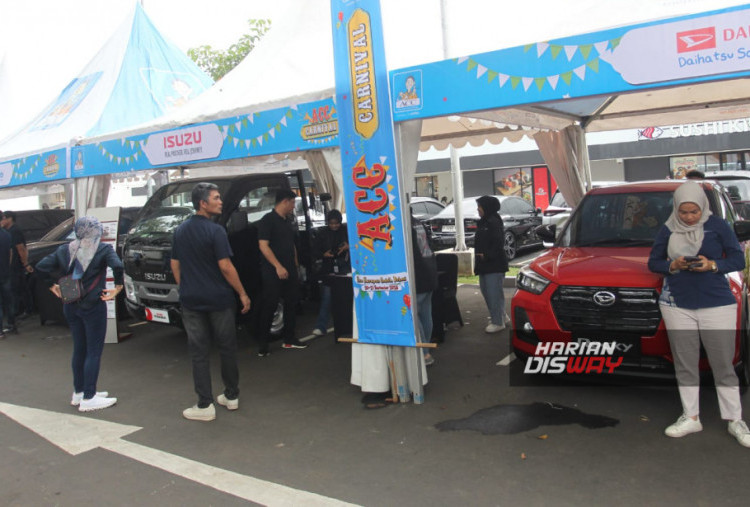 Selain pameran otomotif, ACC Carnival Bekasi juga menghadirkan hiburan keluarga berupa lomba mewarnai, fashion show anak, live music, games interaktif, hingga zumba bersama. Kegiatan ini diharapkan menjadi one stop shopping sekaligus sarana hiburan bagi masyarakat Bekasi, Harapan Indah, dan sekitarnya.