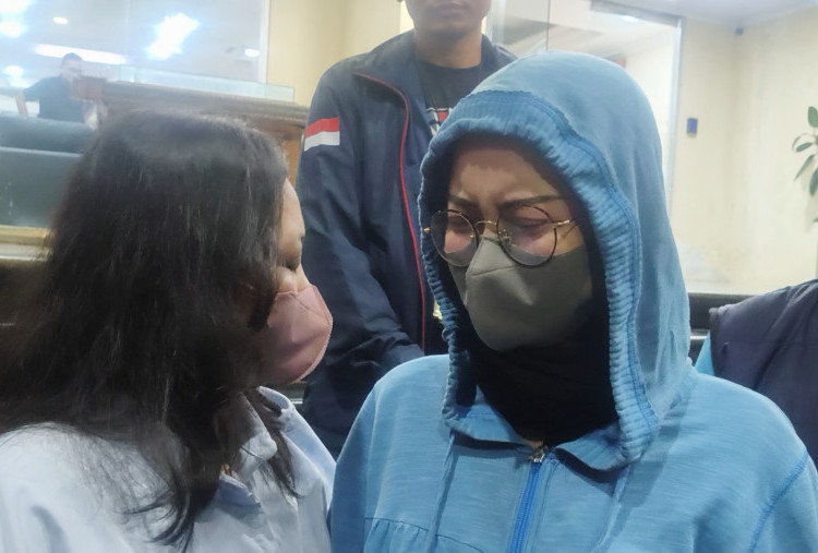 Viral Ngaku Dibegal, Model AWS Kini Diperiksa Polisi dan Hanya Bisa Menangis