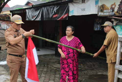 Pemkot Lubuklinggau Bagikan Bendera ke Masyarakat