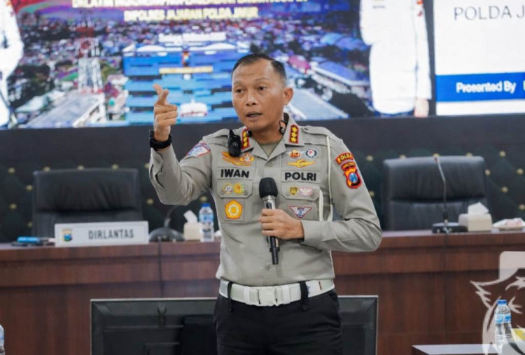 Cheng Yu Pilihan Dirlantas Polda Jatim Kombes Pol Iwan Saktiadi: Mou Shi Zai Ren, Cheng Shi Zai Tian