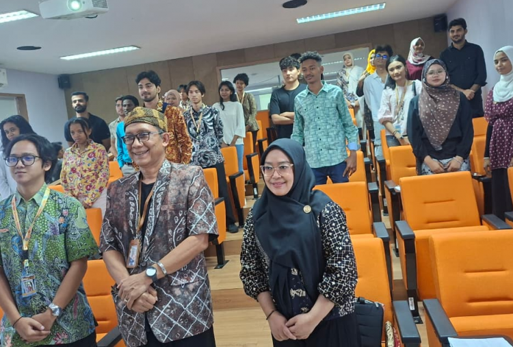 Prof. Adib Dorong Mahasiswa Asia-Afrika Bangun Kesadaran Kolektif Hadapi Dampak Fast Fashion