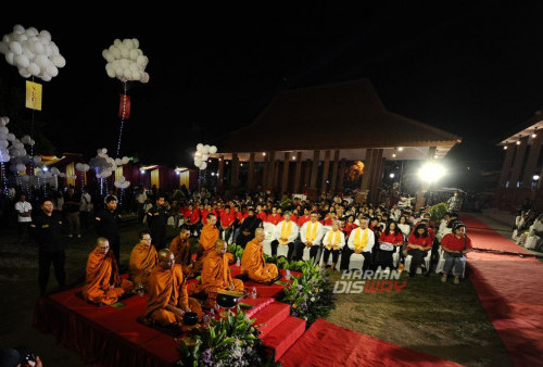 Pada tanggal 23 Mei 2024, ratusan umat Buddha, pejabat, tokoh masyarakat, dan umat lintas-agama berkumpul untuk merayakan Festival Lampion Balon Waisak Majapahit 2024. Acara ini diselenggarakan oleh Pemerintah Kota Mojokerto bersama lintas-komunitas dan lembaga, dengan mengusung tema: 