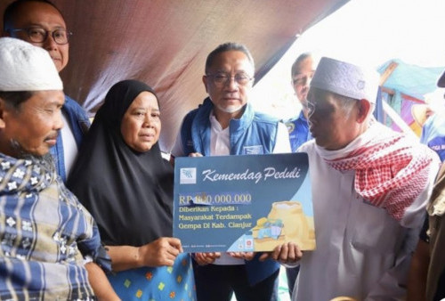 Datang Langsung ke Tenda Pengungsian, Mendag Zulhas Beri Bantuan Rp 500 Ribu Per Keluarga Bagi Korban Gempa Cianjur