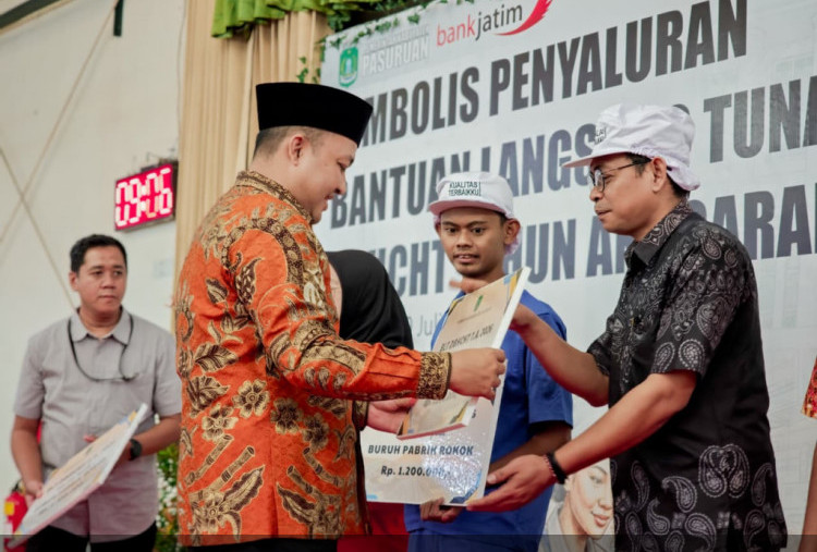 Pemkab Pasuruan Salurkan BLT DBHCHT Rp12,6 Miliar, 10.500 Buruh Industri Tembakau Terima Bantuan