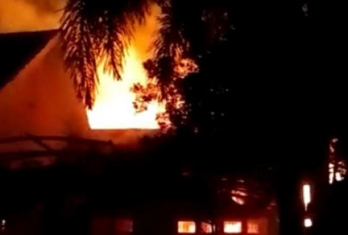 Gedung Kominfo Empat Lawang Terbakar