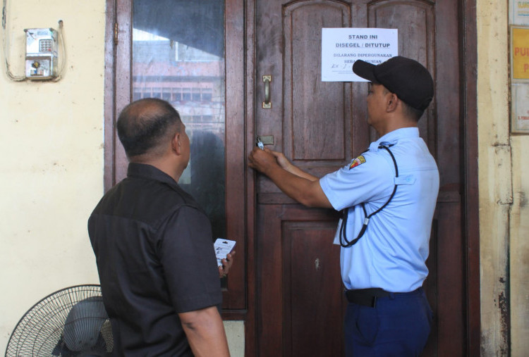 Stan PD Pasar Surabaya Jadi Kos-kosan, 53 Stan di Bendul Merisi Disegel!