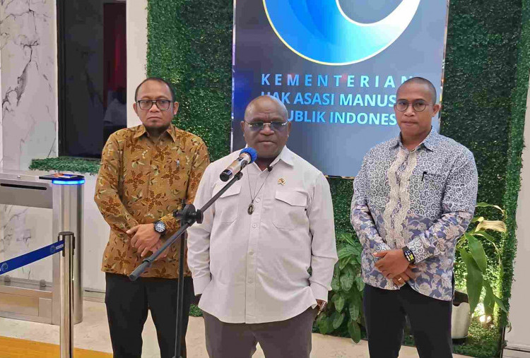 Natalius Pigai: Kritik Feri Amsari dan Ubaedillah Badrun Tak Perlu Ditanggapi atau Dipolisikan