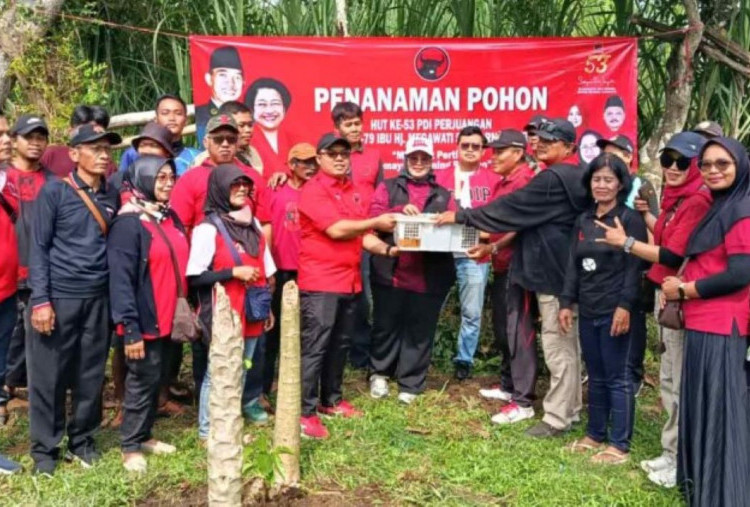 Wujud Komitmen Jaga Lingkungan Hidup, DPC Tulungagung Tanam Pohon dan Lepas Burung