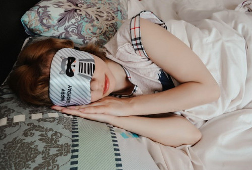 Tidur dengan Lampu Menyala Berisiko Alami Gangguan Jantung? Begini Kata Ahli   