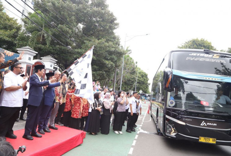 Menag Lepas Rombongan Mudik Gratis Kemenag 2025, Berangkatkan 700 Orang Pemudik ke Kampung Halaman