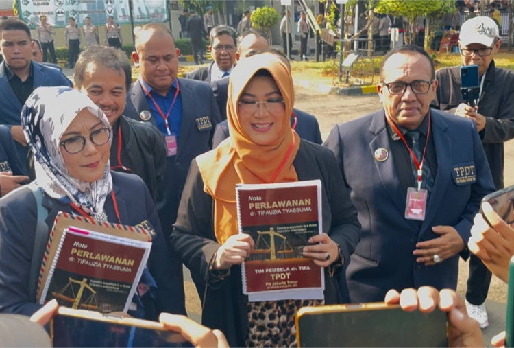 Dokter Tifa Hadiri Sidang Lanjutan Kasus Dugaan Ijazah Palsu Jokowi, Bawa 37 Nota Perlawanan