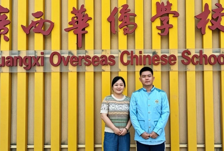 Cheng Yu Pilihan Siswa Guangxi Overseas Chinese School Tiongkok Solomon Darren Wang: Jing Xiao Shen Wei