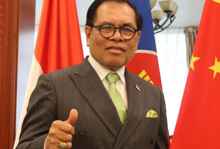 Cheng Yu Pilihan Duta Besar Indonesia untuk Tiongkok Djauhari Oratmangun: He Zhong Gong Ji