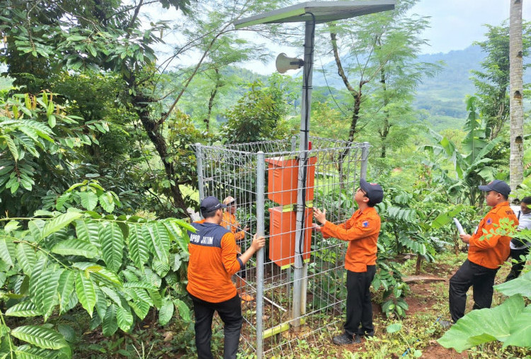 BPBD Jatim Cek 71 Alat Peringatan Dini di Jalur Selatan, Antisipasi Banjir hingga Tsunami
