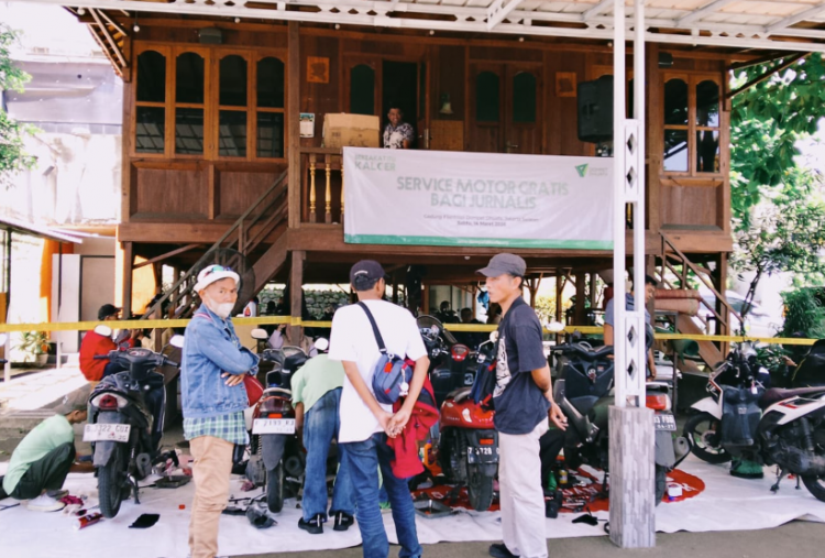 Dompet Dhuafa Gulirkan Service Gratis Bagi Puluhan Motor Jurnalis