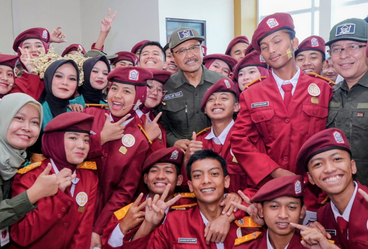  Pesan Gus Ipul ke Wali Asuh dan Wali Asrama: Harus dengan Hati Kerjanya 