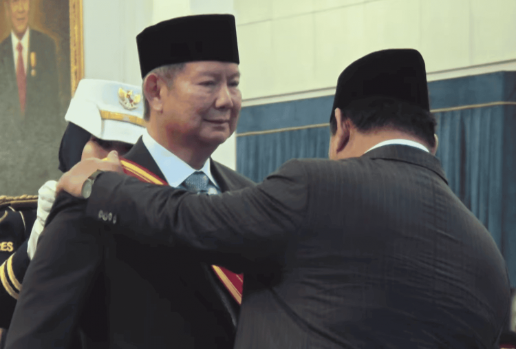 Hashim Merasa Canggung Terima Tanda Kehormatan dari Kakak Sendiri