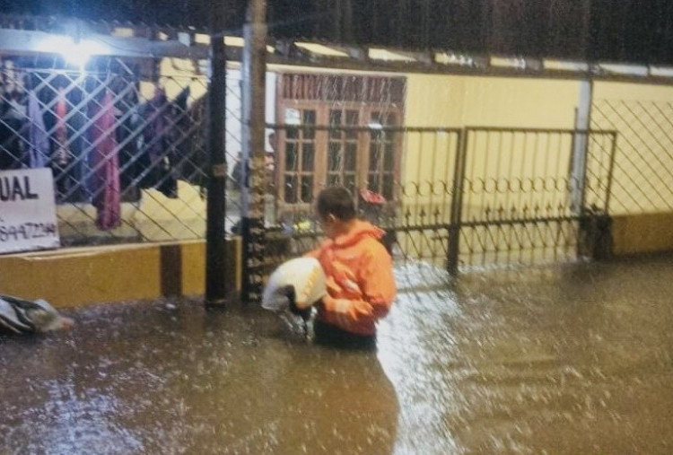 Titik Lokasi Banjir di Jakarta Meluas, 148 RT dan 20 Ruas Jalan Terendam hingga 1,5 Meter