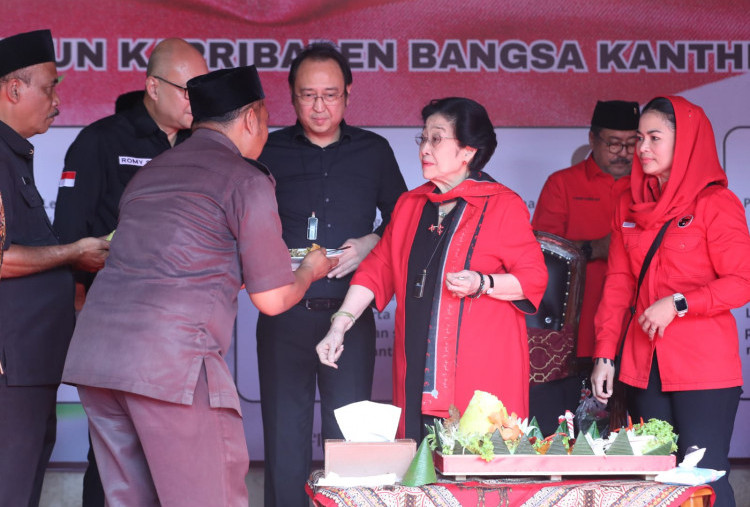 Seri Sang Putra Fajar (2): Tumpeng yang Bikin Gemetar