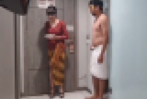 Video HOT Wanita Kebaya Merah di Kamar Hotel, 'Main Bareng' Pria Berhanduk Putih: Mbaknya Punya Pacar?
