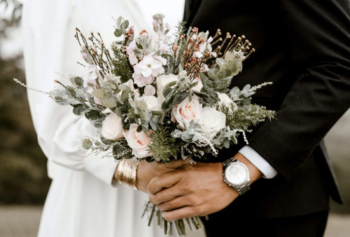 Pernikahan Pasangan Ini Bikin Takjub Banyak Orang, Kasih Seserahan Uang Tunai Rp 100 Juta dan Berbagai Sertifikat Properti!