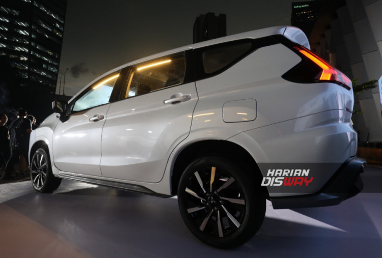 Sejak pertama kali dikenalkan pada 2017, MPV konfigurasi 7 penumpang andalan pabrikan Jepang tersebut sudah dua kali facelift termasuk peningkatan fitur. Kali ini, dua model terbaru tersebut kembali mendapat penyegaran pada tampilannya, seperti bemper, grille, hingga velg dengan desain terbaru.