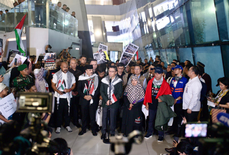 Alhamdulillah 9 WNI yang Ditahan di Israel Tiba di Tanah Air, Menlu Sugiono Desak PBB Bertindak