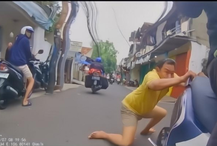 Gawat! Dua Curanmor Bersenpi Beraksi di Slipi, Satu Orang Kena Tembak