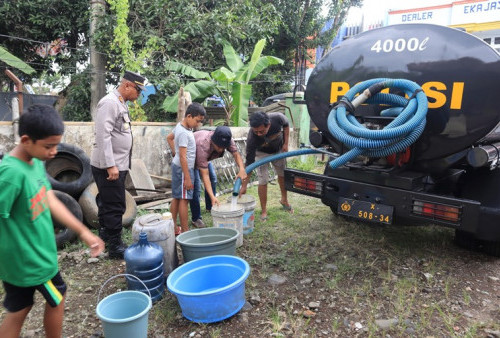 Polres Malang Salurkan Air Bersih untuk Warga Dusun Pepen 