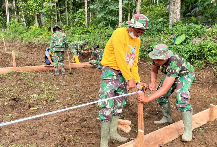 Gerak Cepat BNPB Bareng TNI Percepat Pembangunan Huntara Warga Terdampak Banjir di Palembayan Agam